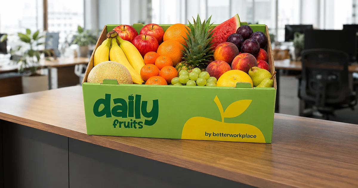 Pudełko owoców DailyFruits w biurze